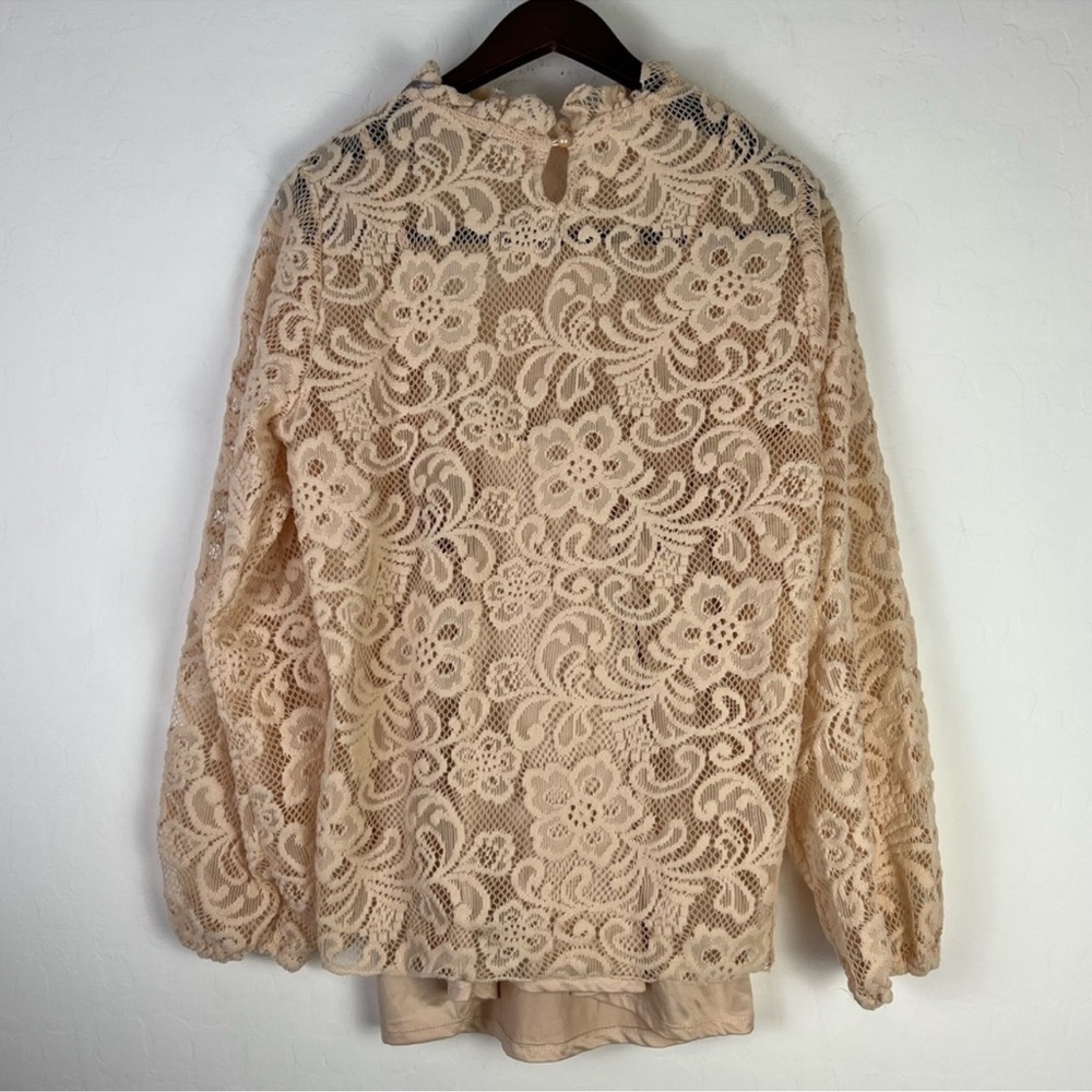 Laura Ashley Womens Beige Floral Crochet
Layered Long Sleeve Top Size Medium